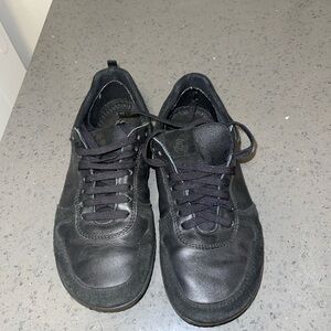 Groundies black leather shoes 38